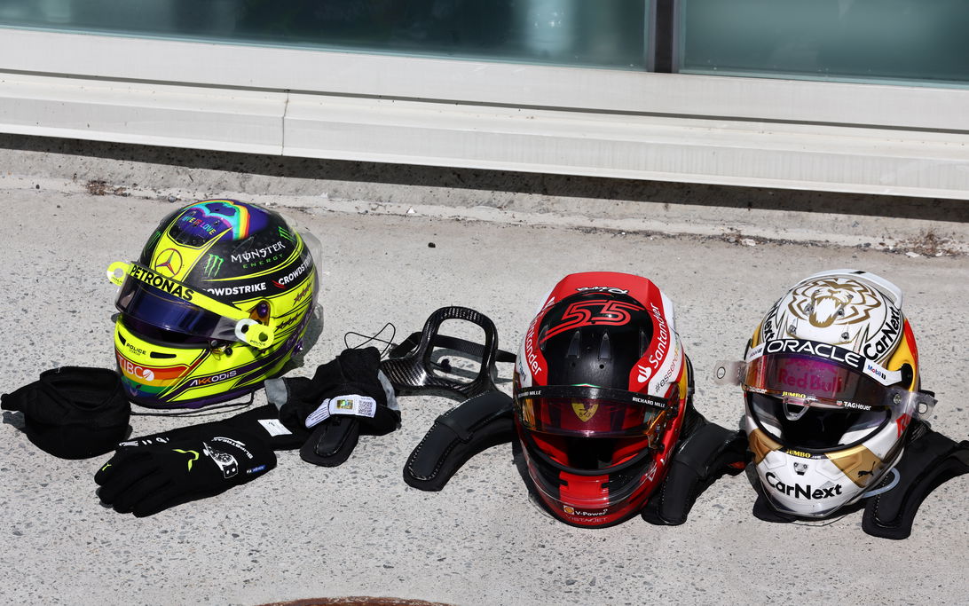 F1 driver equipment helmets Sainz Hamilton Verstappen 2022