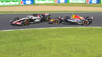 Video: Perez valt uit na onhandige actie in GP Japan