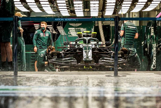 Aston Martin wet Russia