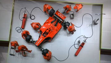 Ferrari brengt stadion in vervoering met demo op Olympische Spelen