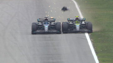 Bizar: Hamilton rijdt voorvleugel kapot op Russell tijdens kwalificatie GP Spanje