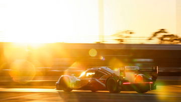 Customer Porsche loses Daytona 24 Hours lead as works team overcome dramatic collision