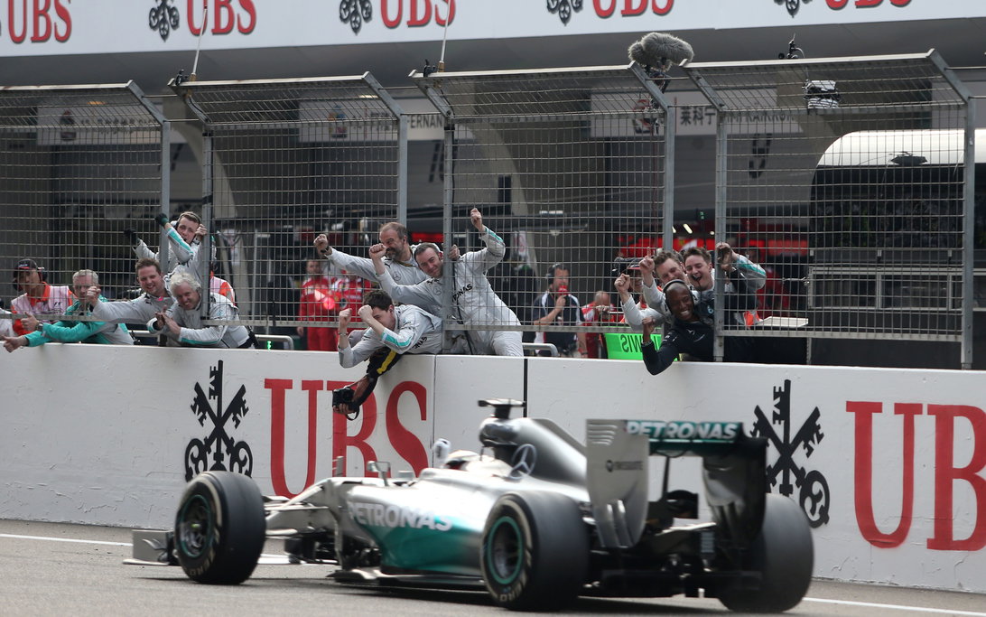 チェックフラッグ早すぎで2014年中国GPが早期終了