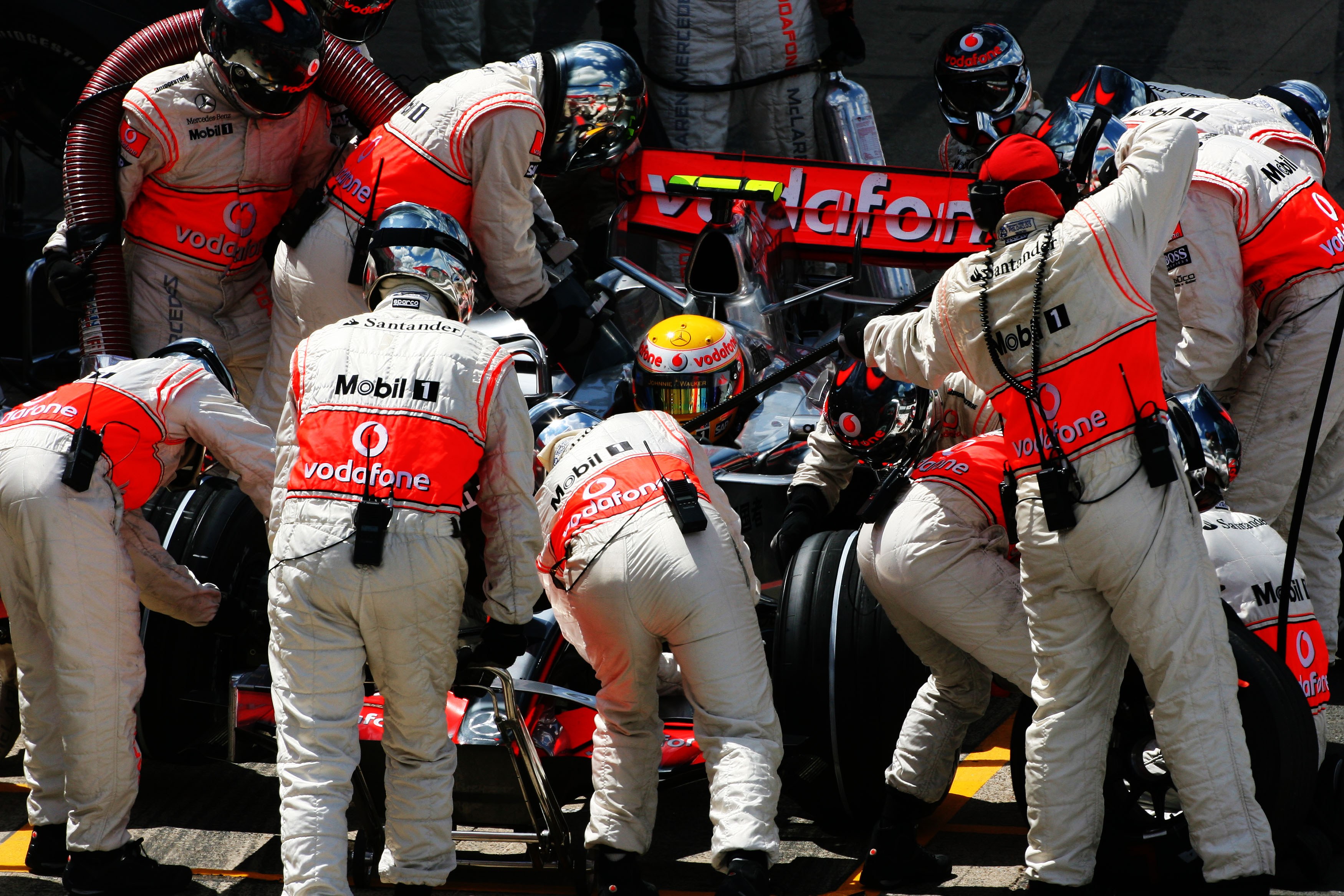 Hamilton pit stop Silverstone 2007
