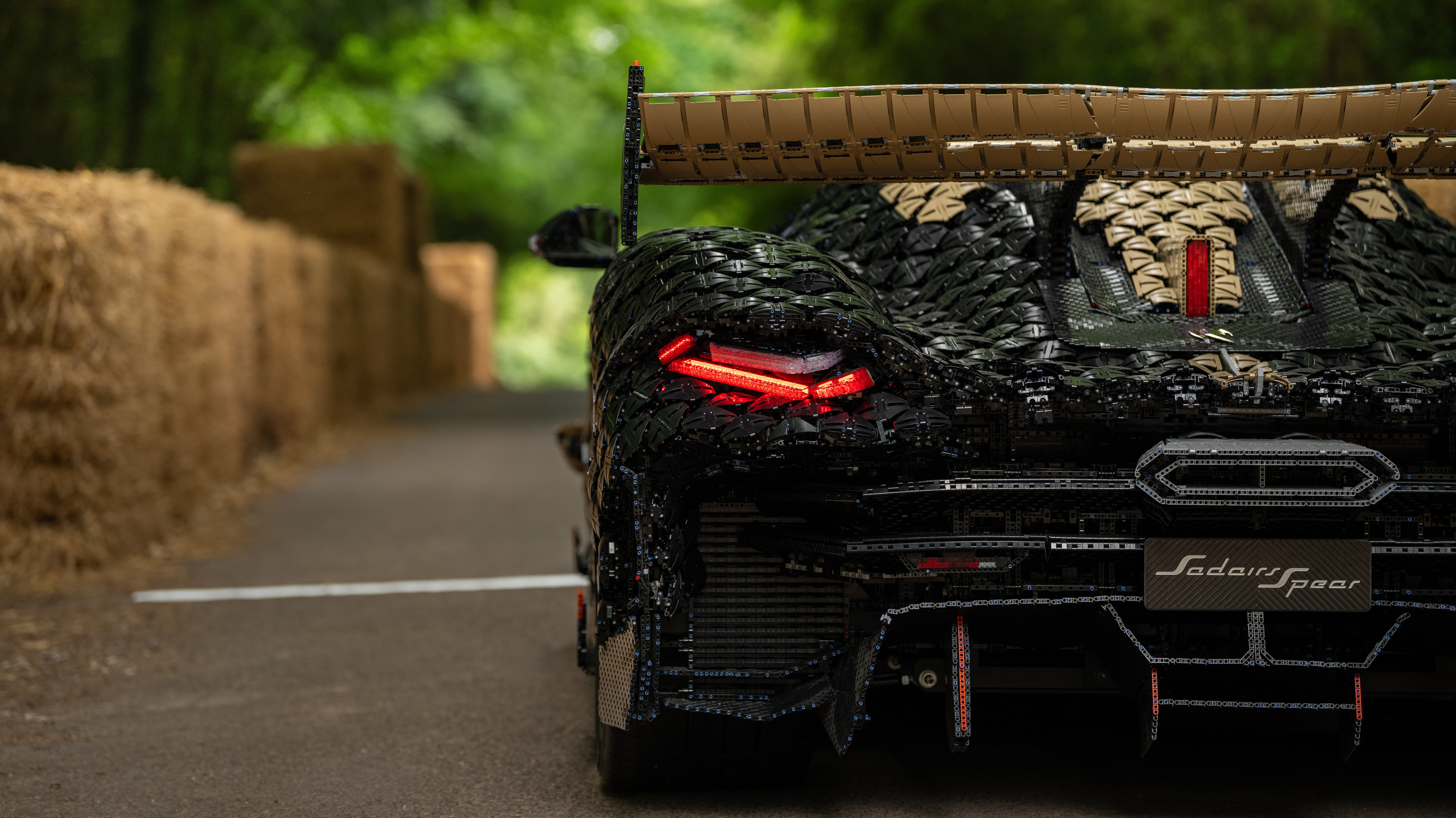 LEGO Technic Koenigsegg Goodwood Track 4
