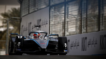 De Vries pips Mortara to pole for second race in Diriyah