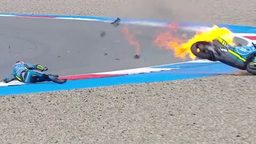 MotoGP-machine wordt brandend projectiel in zware crash Assen