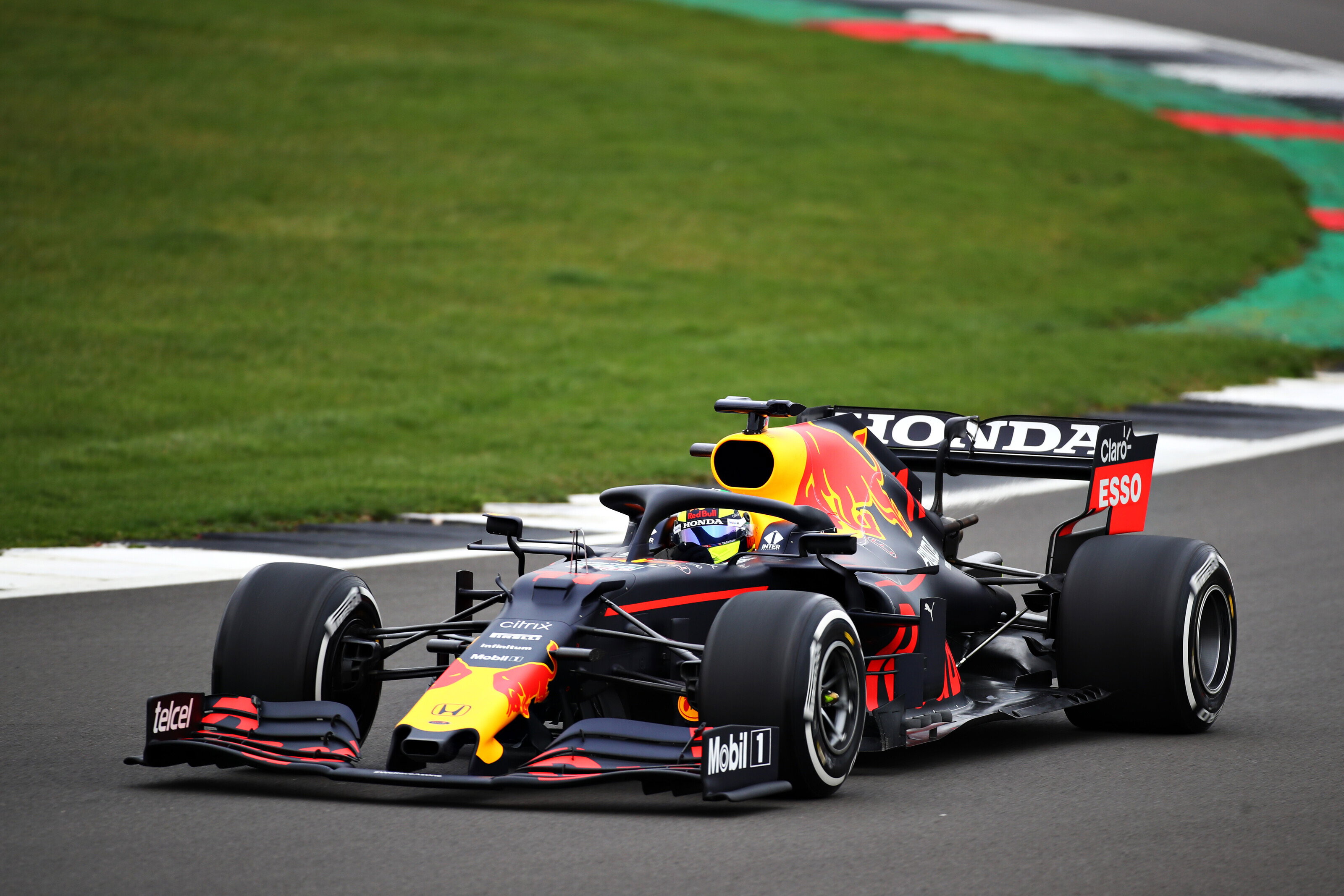 Video: Has Red Bull copied the Mercedes' rear suspension? | RacingNews365