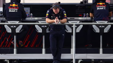 Video: Zo reageerde Horner live op de bloedstollende laatste ronde van Verstappen