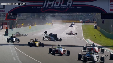 Drivers unhurt after big Italian F4 crash
