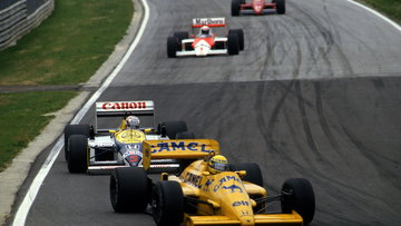 F1 legends get into pit lane scuffle - On This Day