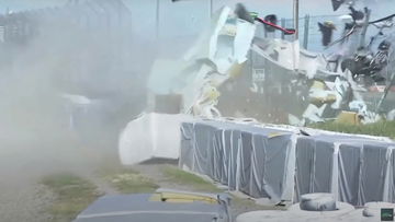 Super Formula hield adem in na snoeiharde crash op Suzuka; door de muur in 130R