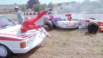 F1-coureur raakt gewond na zeer opmerkelijk incident met medical car - terugblik