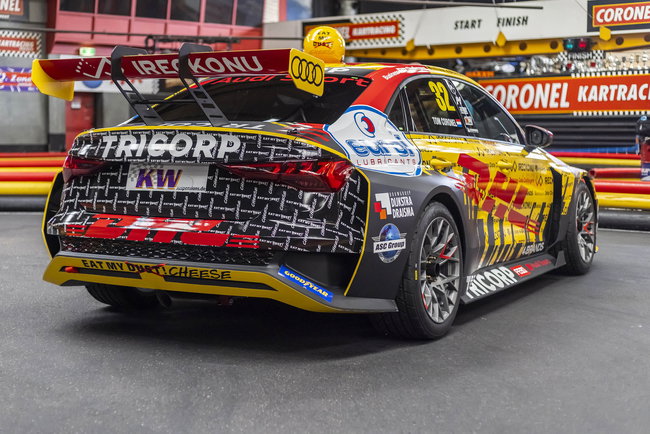 			© Tom Coronel
	