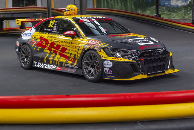 			© Tom Coronel
	