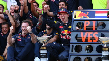 Magische Verstappen schrijft autosporthistorie bij debuut voor Red Bull - terugblik