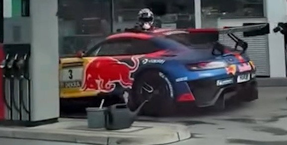 Verstappen mercedes tankstation screenshot