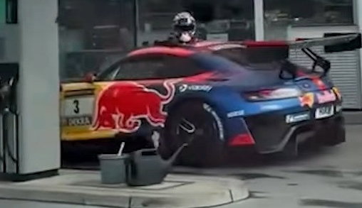 Verstappen mercedes tankstation screenshot