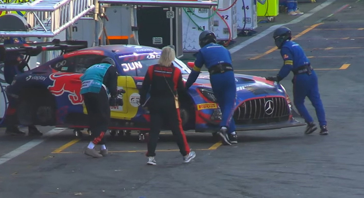Verstappen racing 24 uur Spa exit screenshot