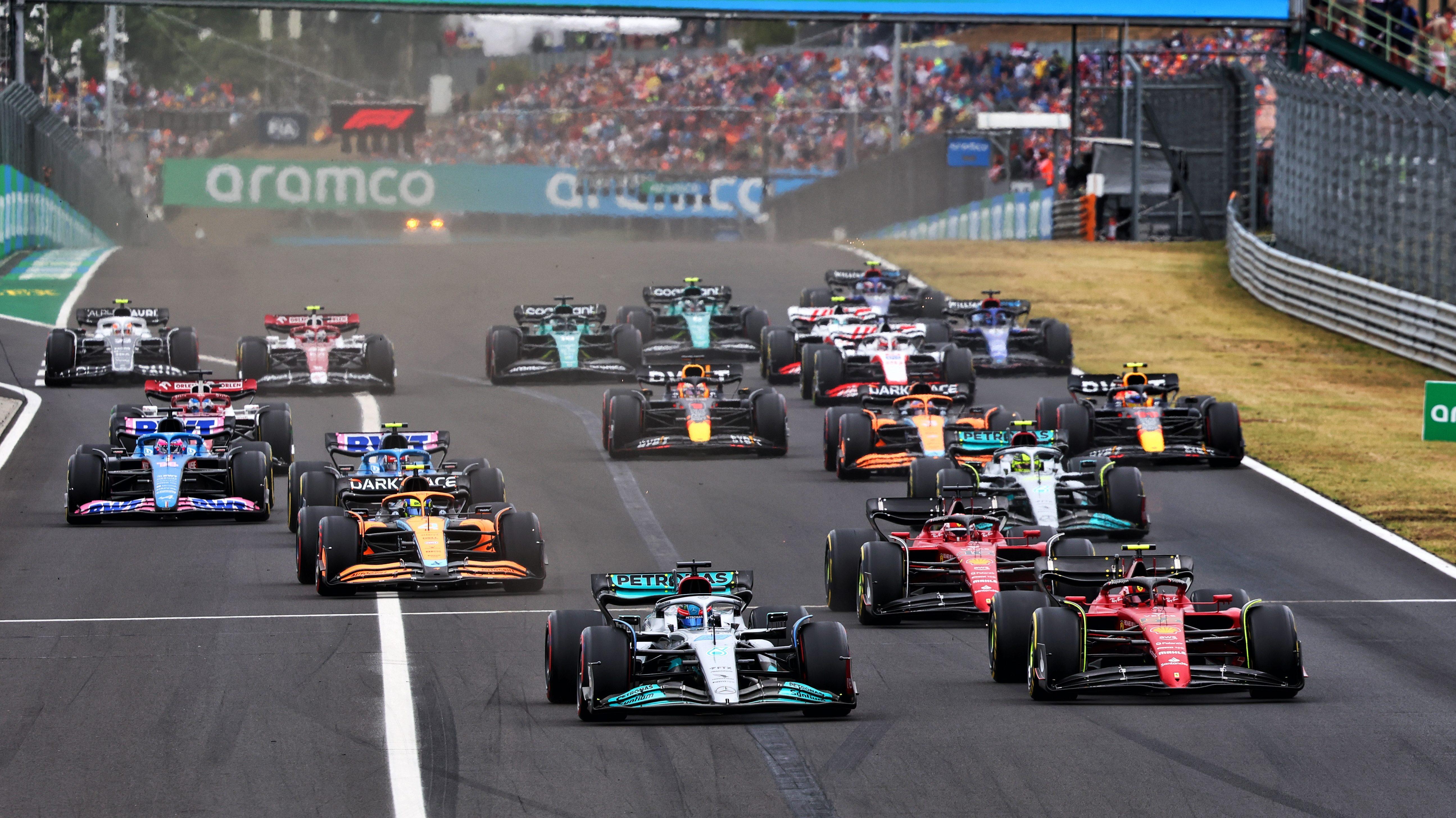 Start-Grand-Prix-Hongarije-2022-F1-RacingNews365