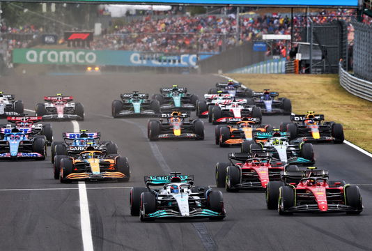 Start-Grand-Prix-Hongarije-2022-F1-RacingNews365
