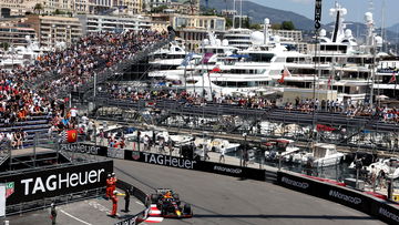 Video: Chaos in Monaco als regen plots met bakken uit de hemel komt