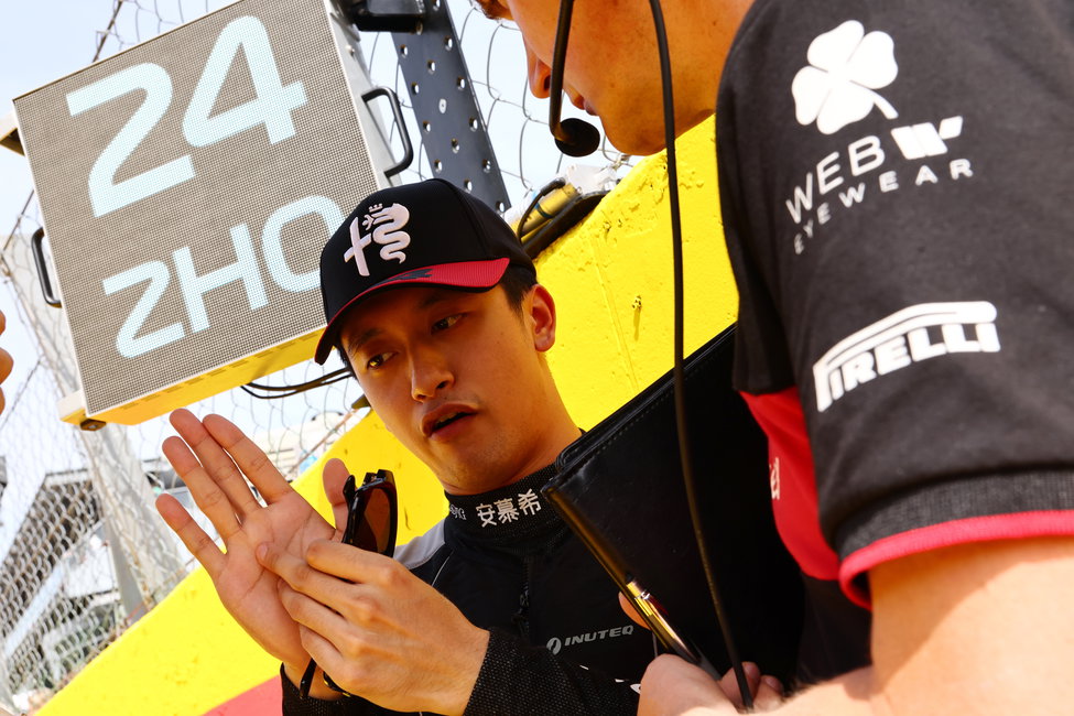 Guanyu Zou, F1-coureur bij Alfa Romeo