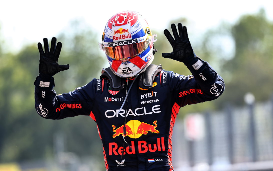 Verstappen-tien-overwinningen-Monza-2023-F1-RacingNews365
