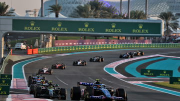 Video: Hamilton rijdt voorvleugel stuk op Gasly