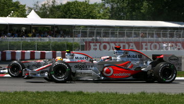 Hamilton geeft inkijkje in verhitte strijd met Alonso: "Kon dat nooit accepteren"