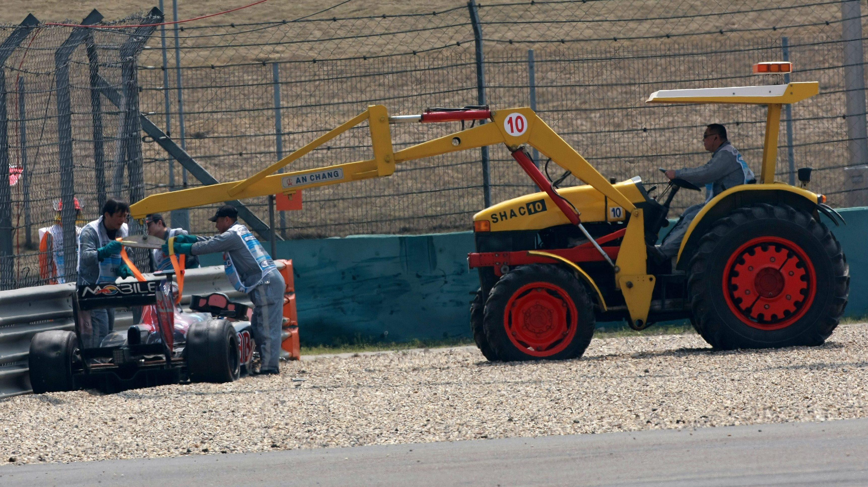 Buemi crash China