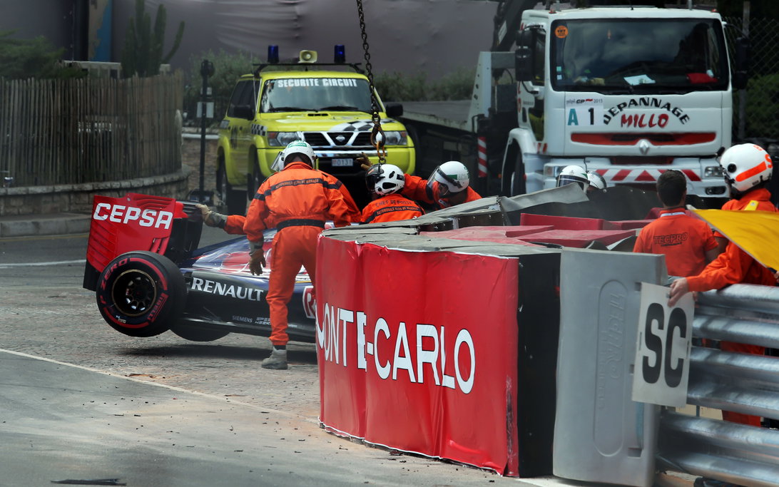 Verstappen Grosjean crash 2015