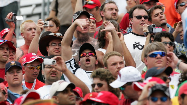 19.06.2005 Indianapolis, USA, 
The crowd unhappy with the result of the race - June, Formula 1 World Championship, Rd 9, American Grand Prix, Indianapolis, USA, Race - www.xpb.cc, EMail: info@xpb.cc - copy of publication required for printed pictures. Every used picture is fee-liable.  Copyright: R.Batchelor / xpb.cc