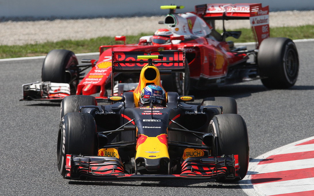 Verstappen Räikkönen Spain 2016