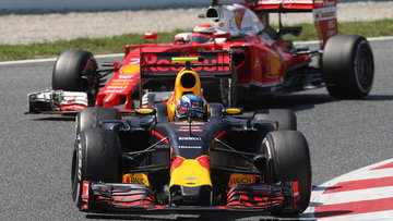 Räikkönen lyrisch over 'fenomeen' Verstappen: "Toen besefte ik dat er een ster geboren was"