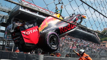 Ruwe diamant Verstappen maakt hardhandig kennis met keerzijde F1-succes - terugblik
