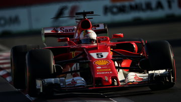Vettel rijdt bewust op Hamilton in: "Hij gaf me een braketest!"