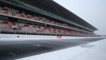 Bijzondere taferelen: Formule 1-pre-season test ondergesneeuwd