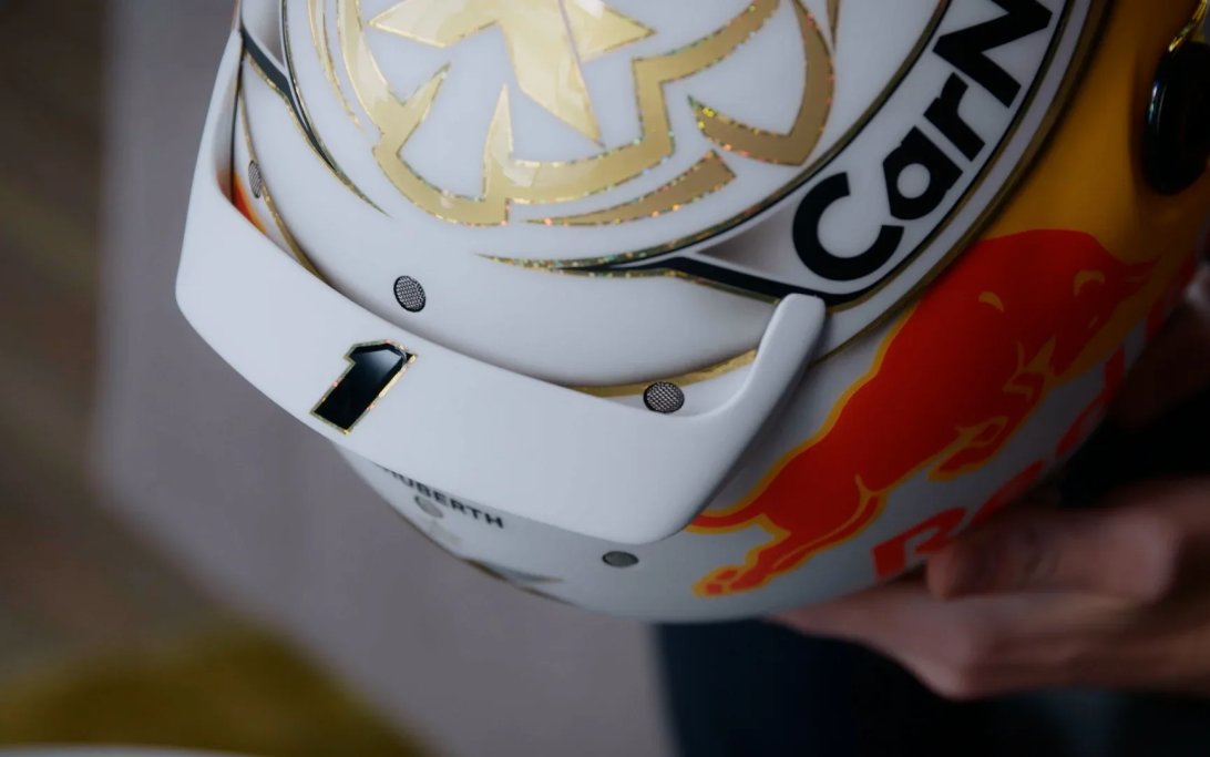 Verstappen helmet 2022