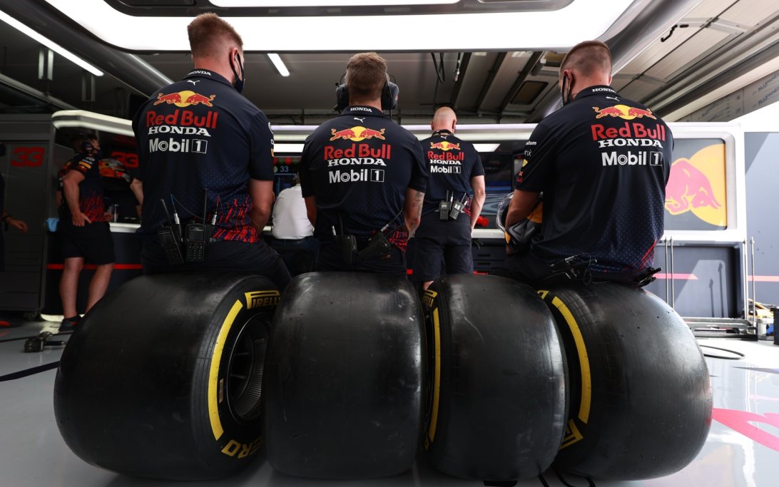 Red Bull Pirelli tires