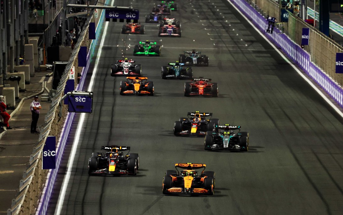 F1 Jeddah 2024 Norris en Verstappen vooraan het veld