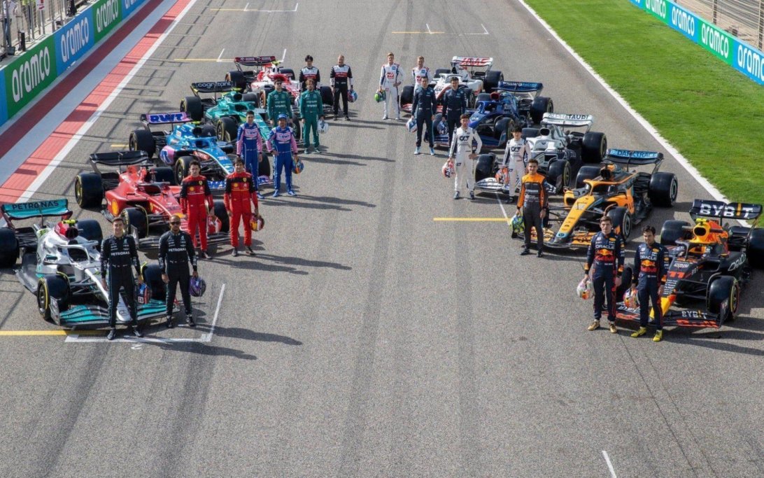 F1 group photo 2022