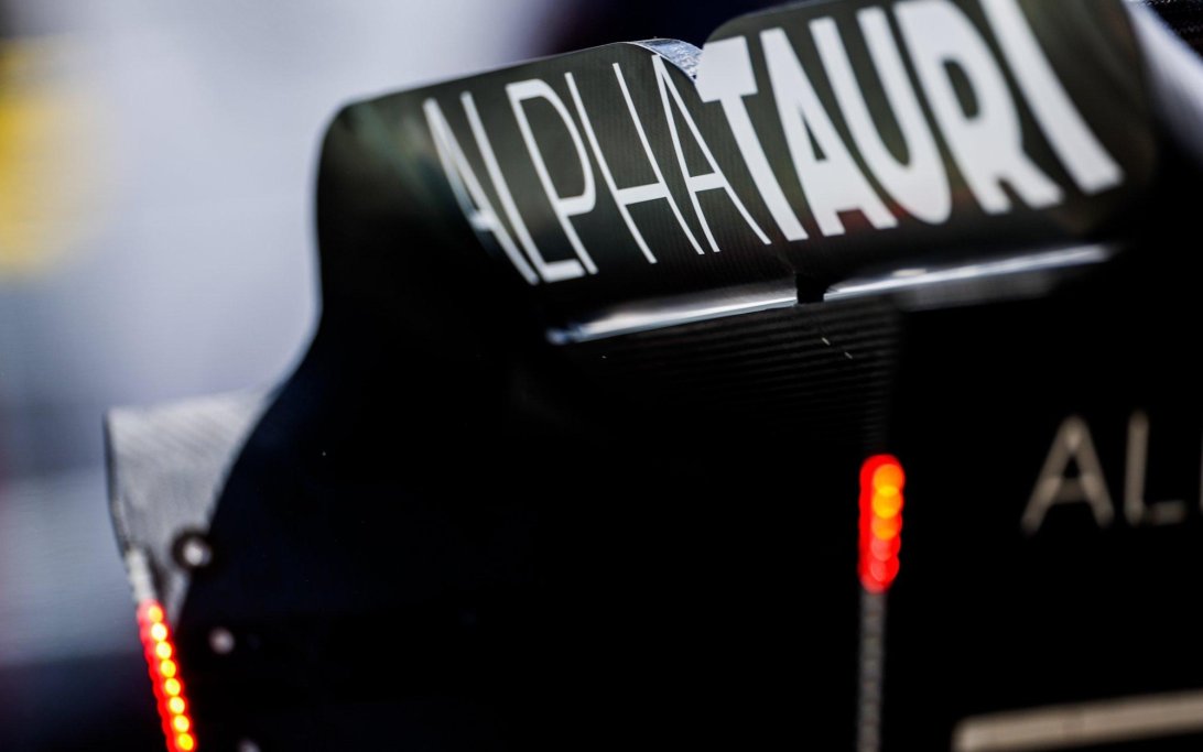 AlphTauri rear wing