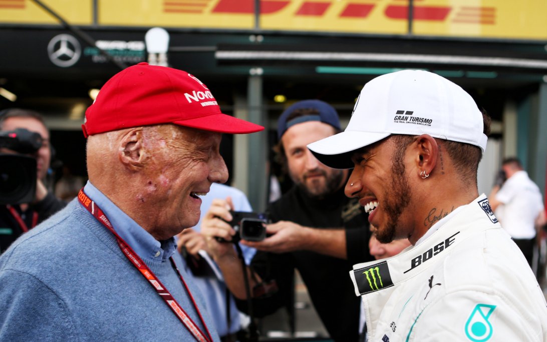 Lewis Hamilton Revela Capacete Homenagem Deslumbrante a Niki Lauda para o GP da Itália