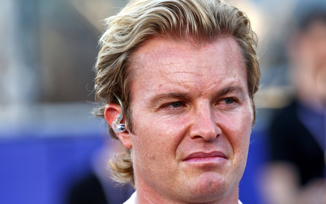 Rosberg: Hamilton è 'bloccato' in una situazione 'orribile' alla Ferrari, non può ritirarsi