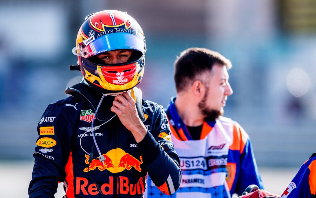 Albon crash Red Bull