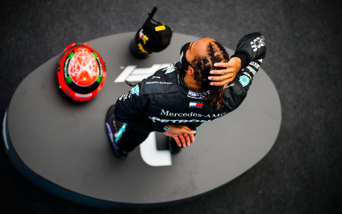 Lewis Hamilton Iguala el Récord de 91 Victorias de Schumacher con un Emotivo Homenaje de Mick Schumacher