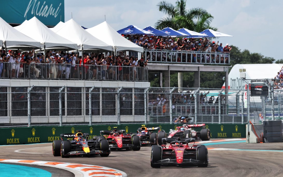 Miami GP 2023 lap 1 led by Leclerc