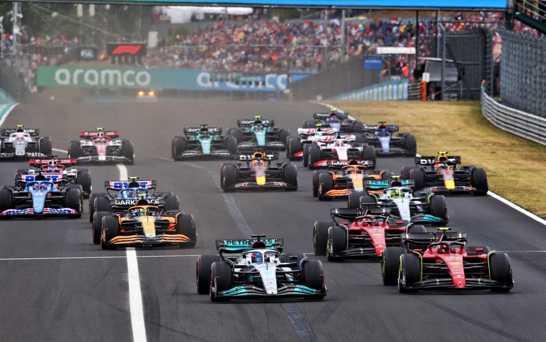 Start-Grand-Prix-Hongarije-2022-F1-RacingNews365