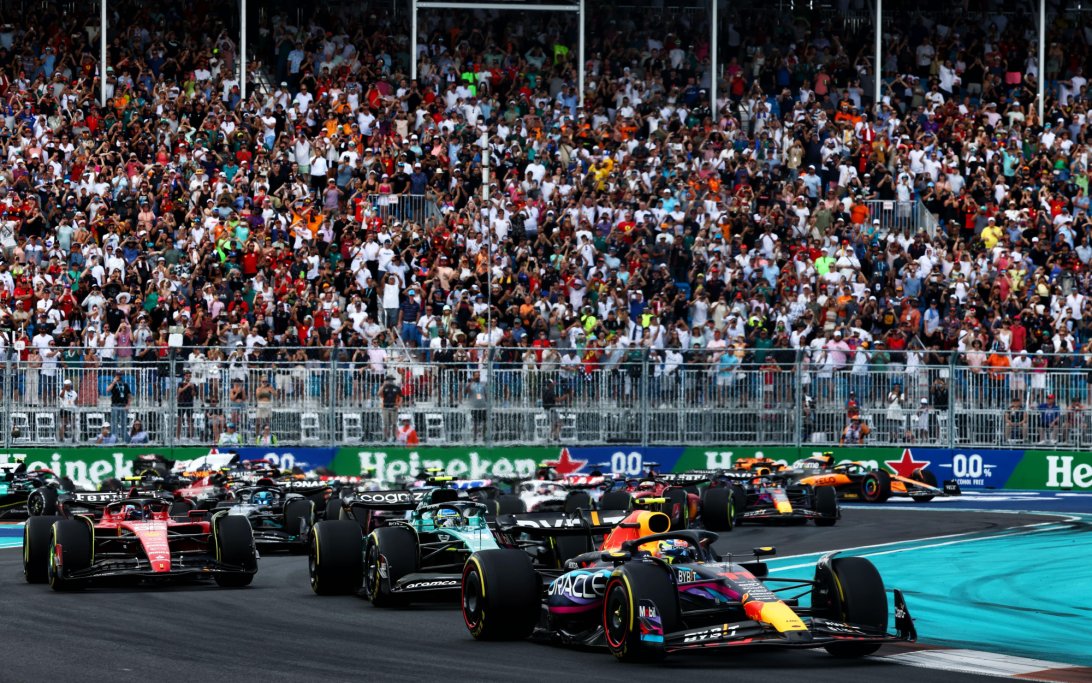 Miami GP 2023 Perez aan de leiding